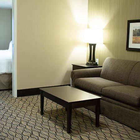 Holiday Inn Express & Suites - Williston By Ihg Экстерьер фото
