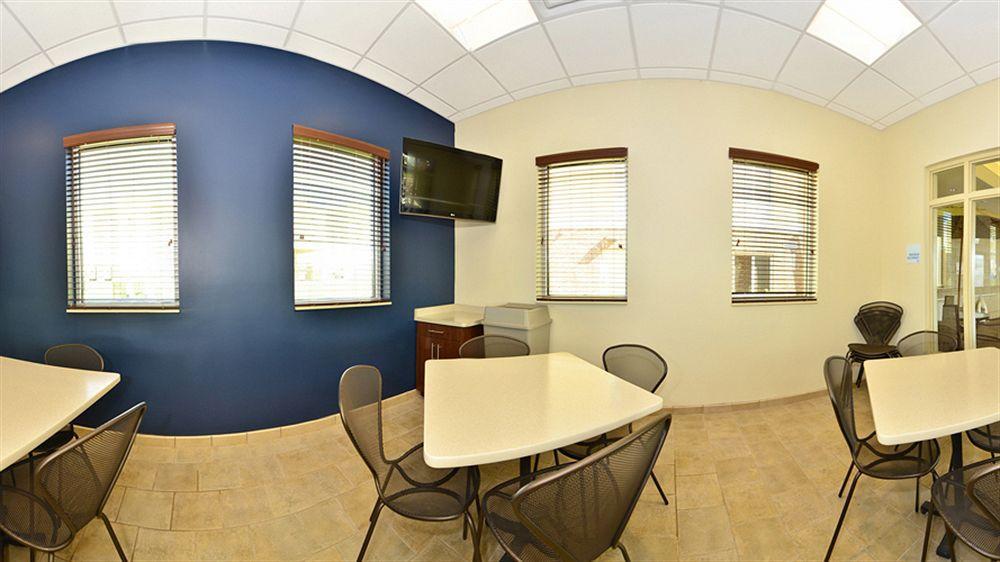 Holiday Inn Express & Suites - Williston By Ihg Экстерьер фото