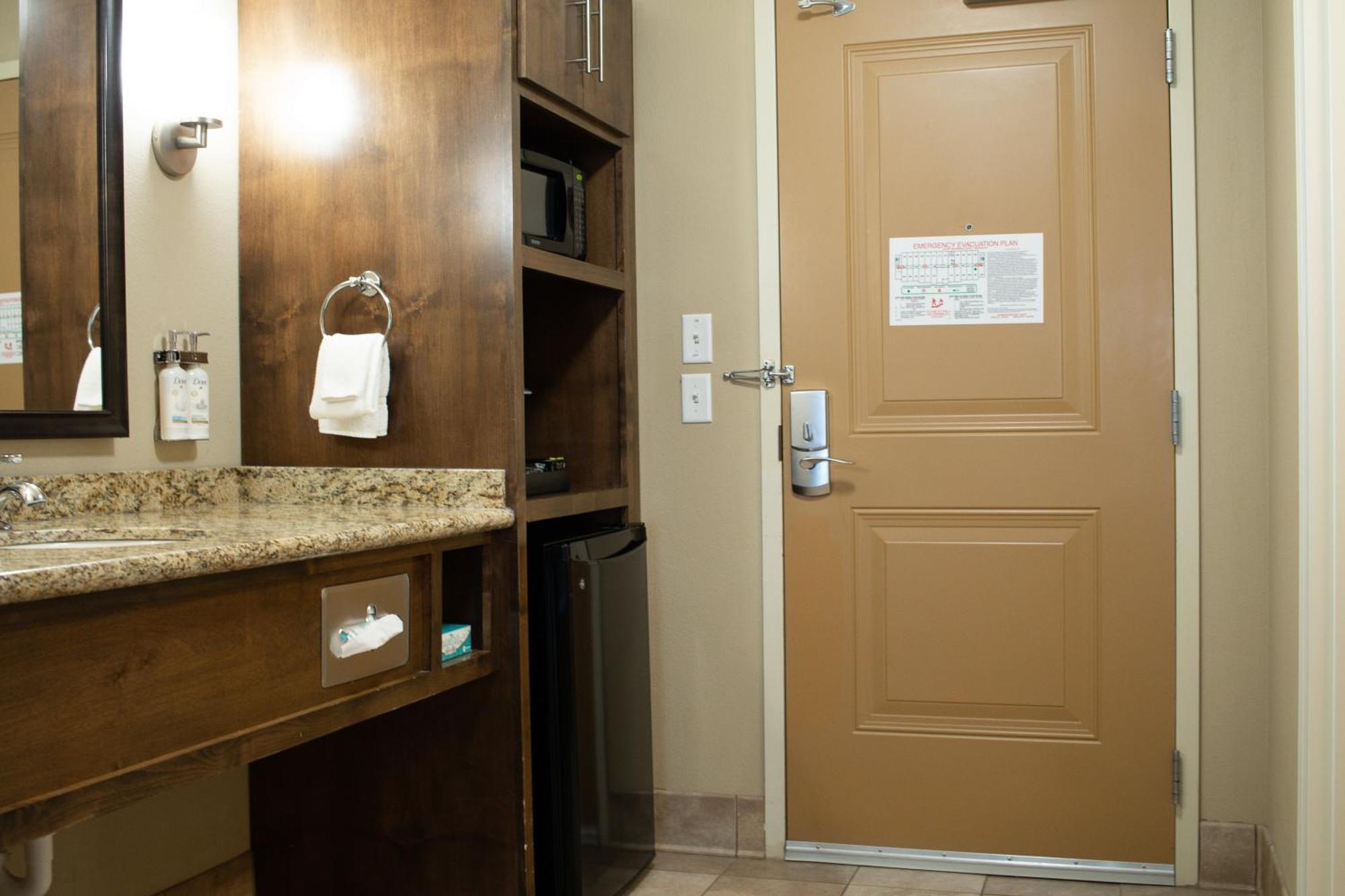 Holiday Inn Express & Suites - Williston By Ihg Экстерьер фото