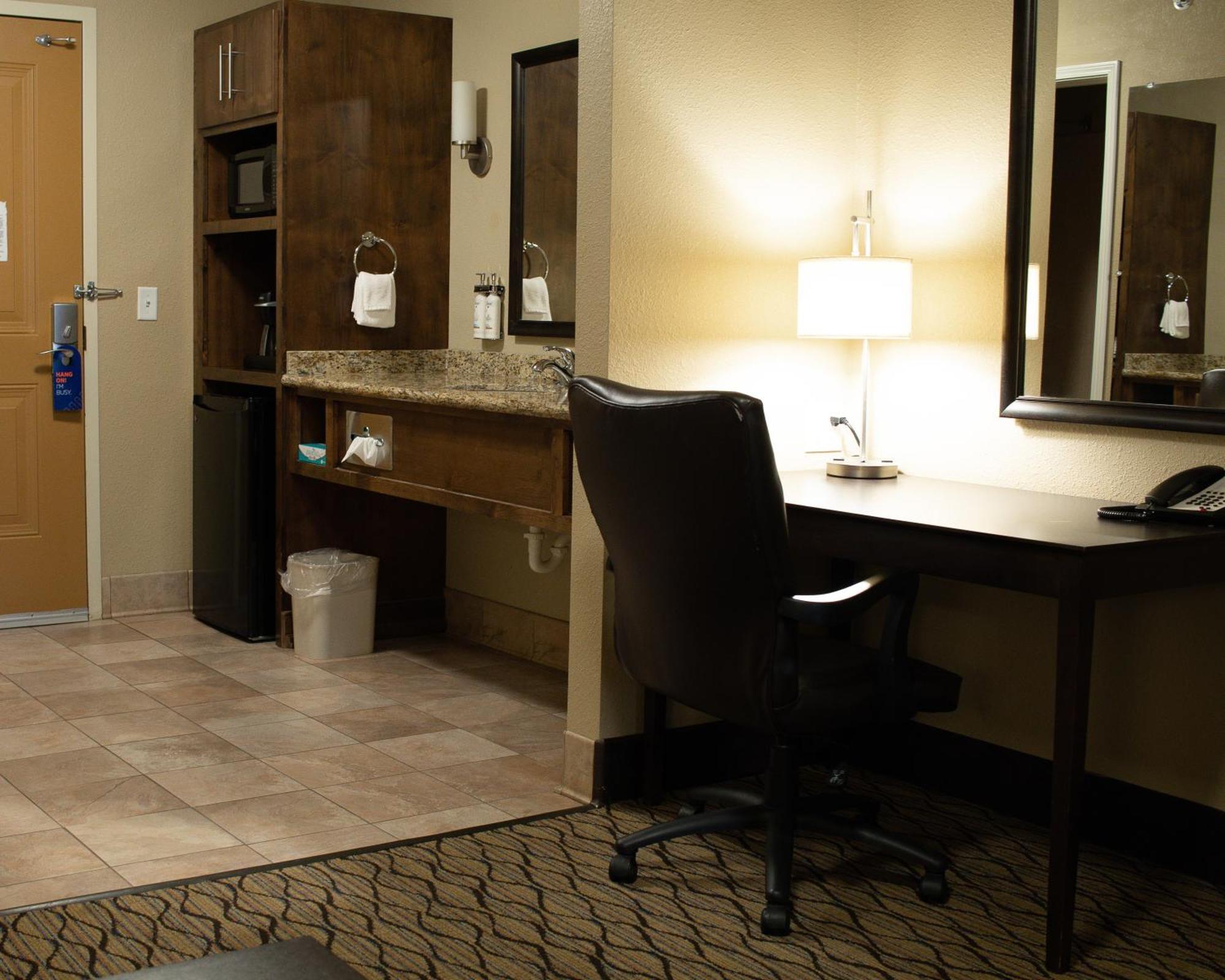 Holiday Inn Express & Suites - Williston By Ihg Экстерьер фото
